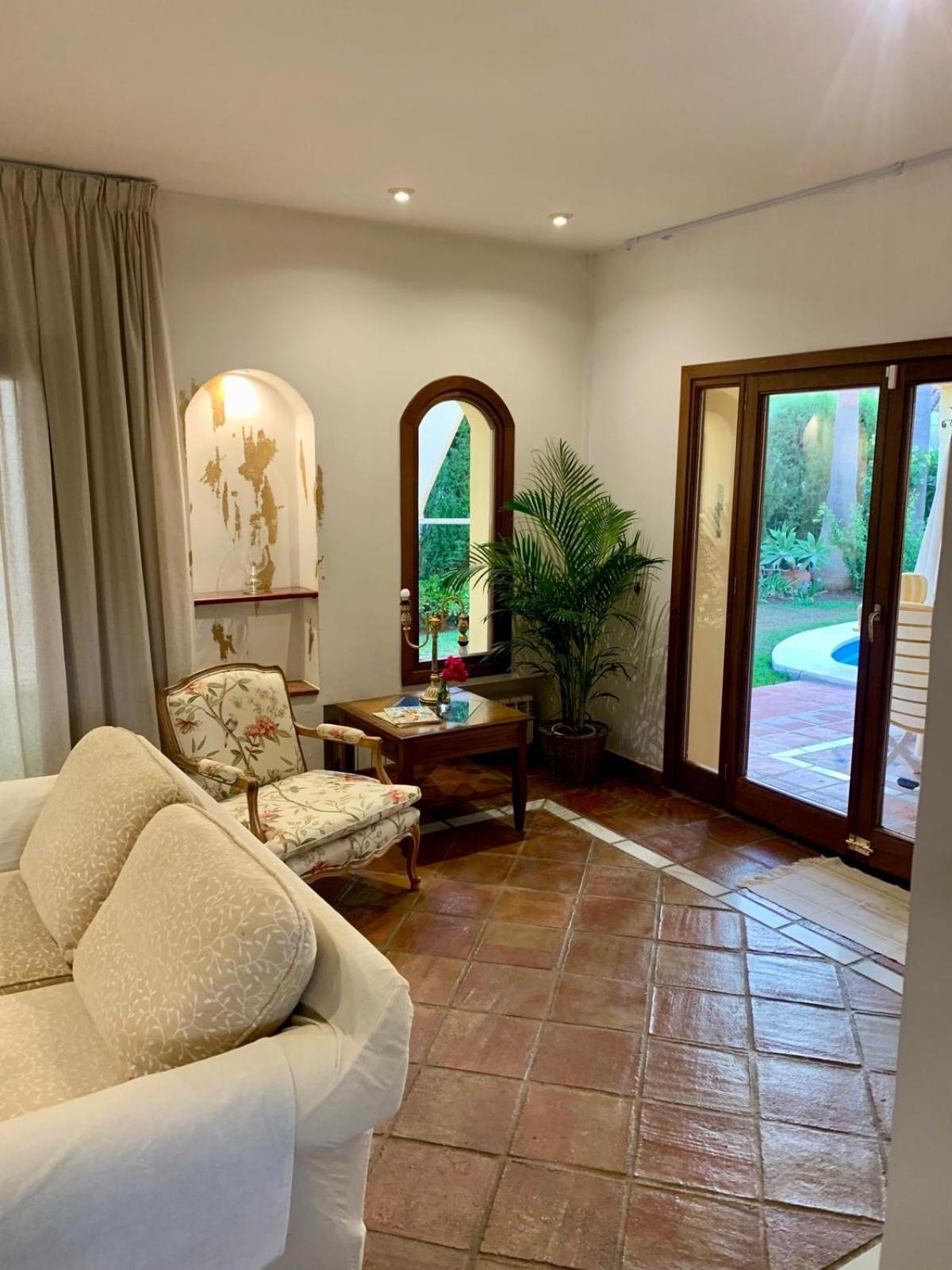 Moumi Villa *