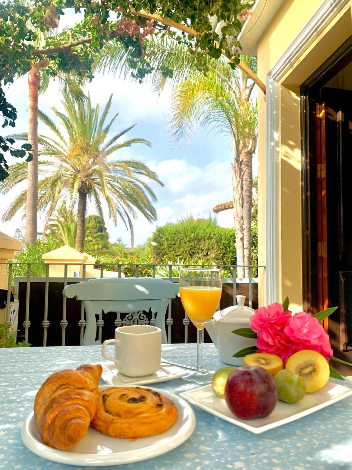 Moumi Marbella